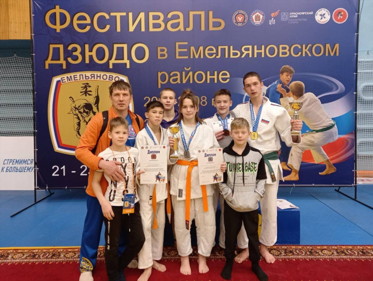 Спорт бокс лыжные гонки